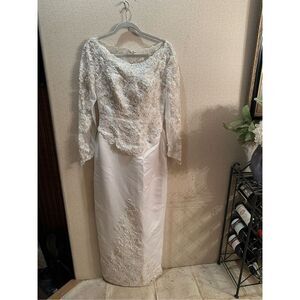 Elegant White Lace Wedding Dress